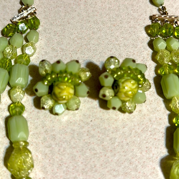 W Germany 3 strand multi shaped faceted beaded necklace. Shades of green (661) - Picture 2 of 6
